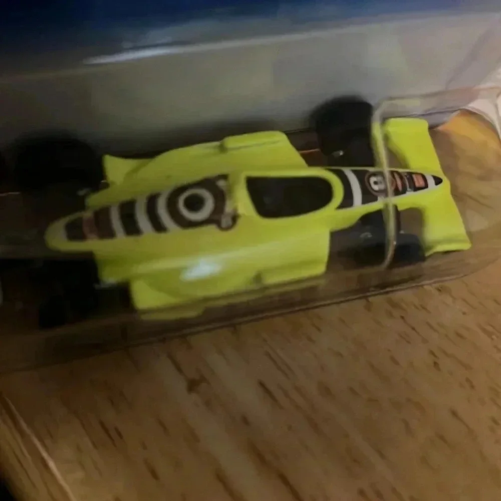 Hot Wheels 500 1998 Neon Hot Wheels 1/64 diecast‎ car No. 773